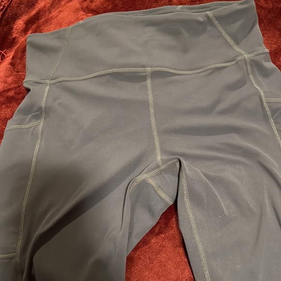 PRANA Grey Leggings with pockets Size Large - Picture 7 of 8
